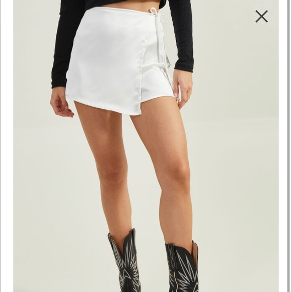 Altar’d State Emmy Wrap Skort - Picture 3 of 8